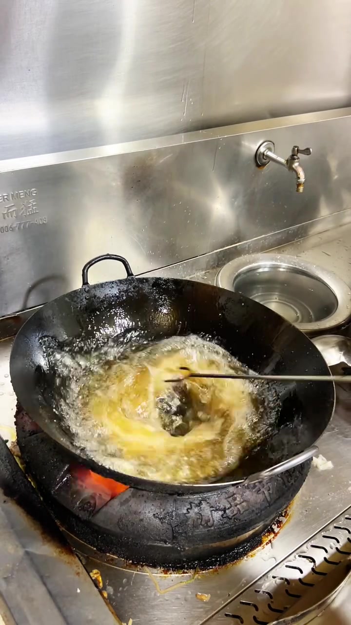 最近十五元一份的肉炒面卖的相当火爆接下来看我如何操作!