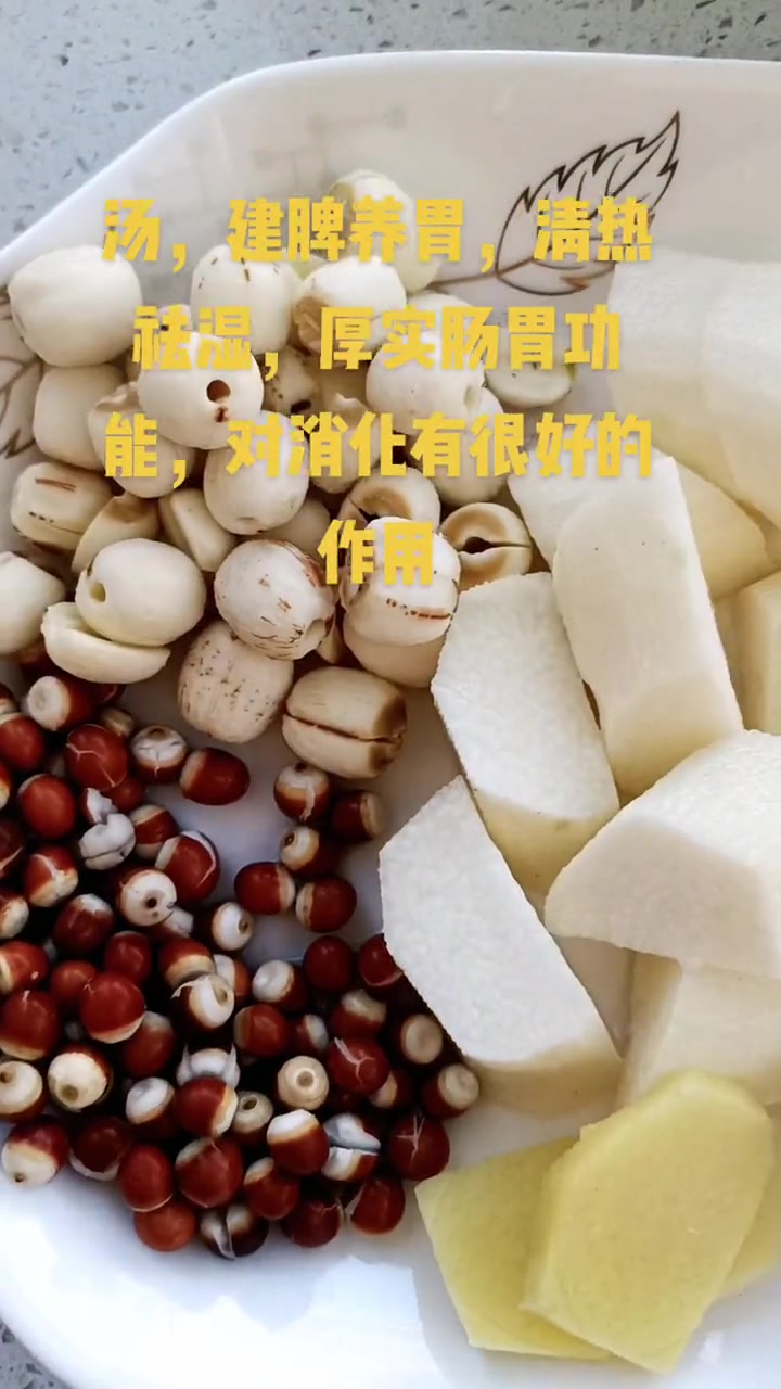 月子汤,山药健脾胃补肺,芡实利湿健中,莲子清火,茯苓利水渗湿,健脾合胃养心安神,排骨增加蛋