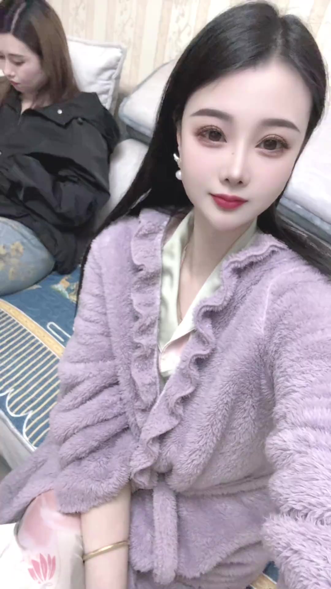 闺蜜聚会,欢乐畅饮,倒满酒杯别养鱼