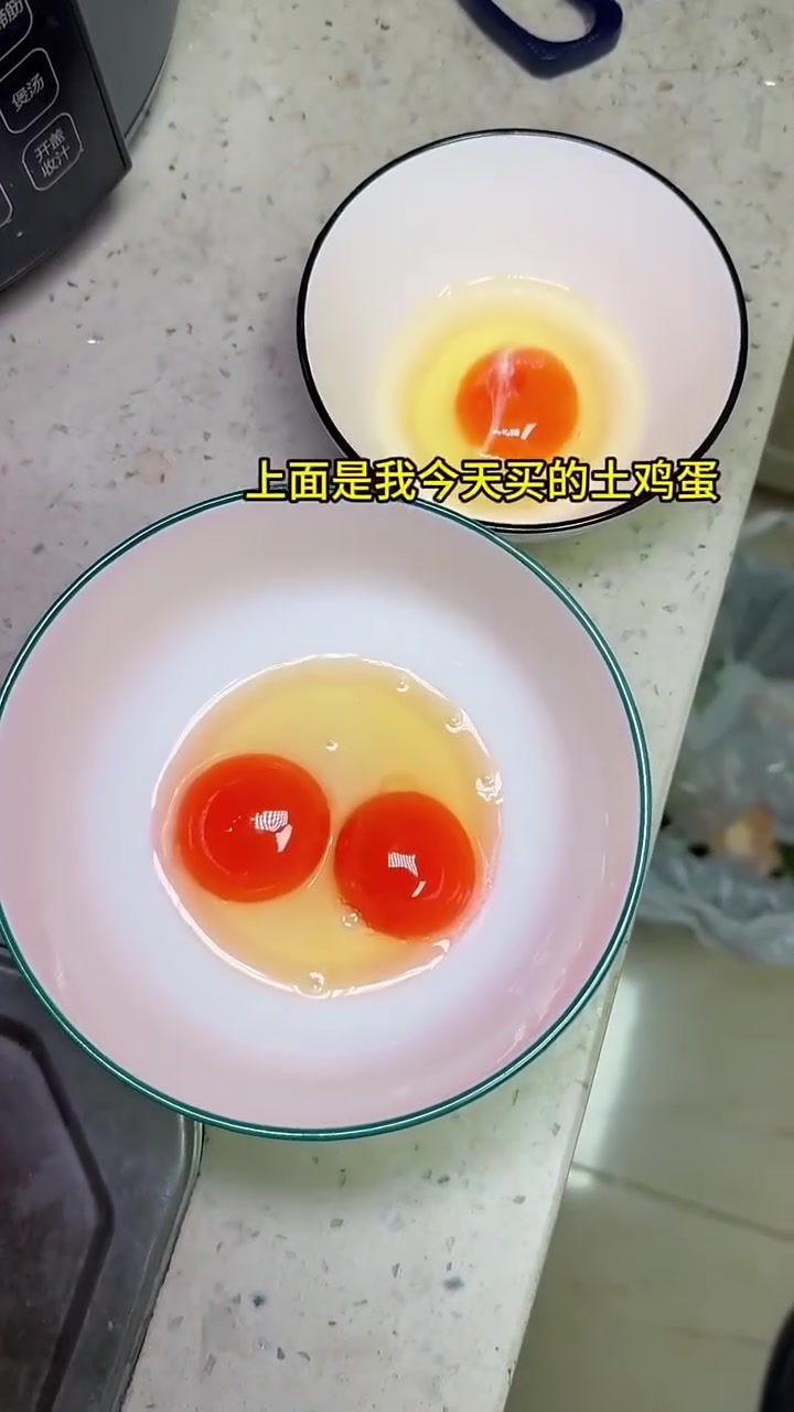 看蛋黄颜色区分土鸡蛋?看完了快给家里老人揭秘吧