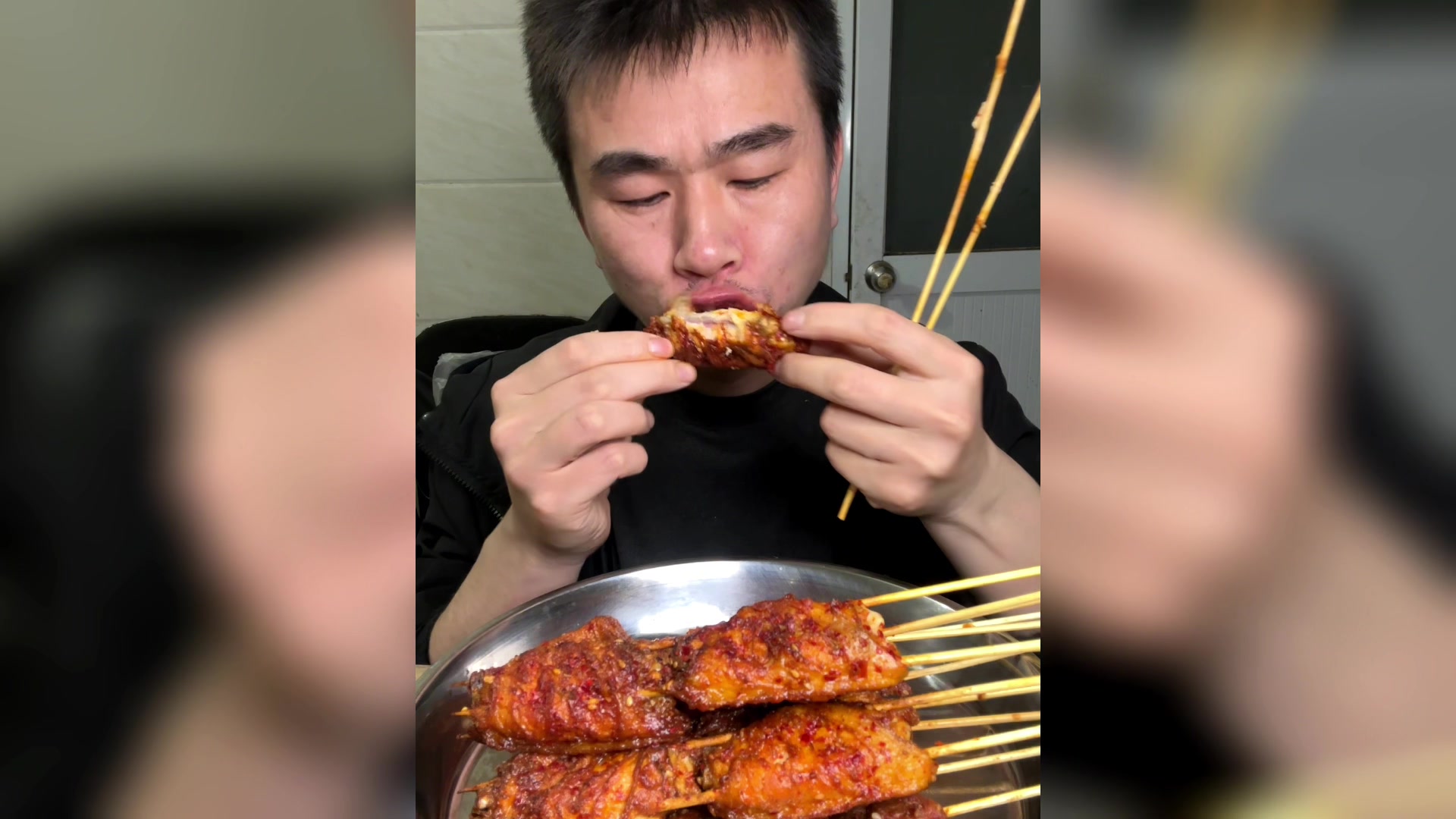 炭烤鸡翅,烤的太香了,好吃到根本停不下来