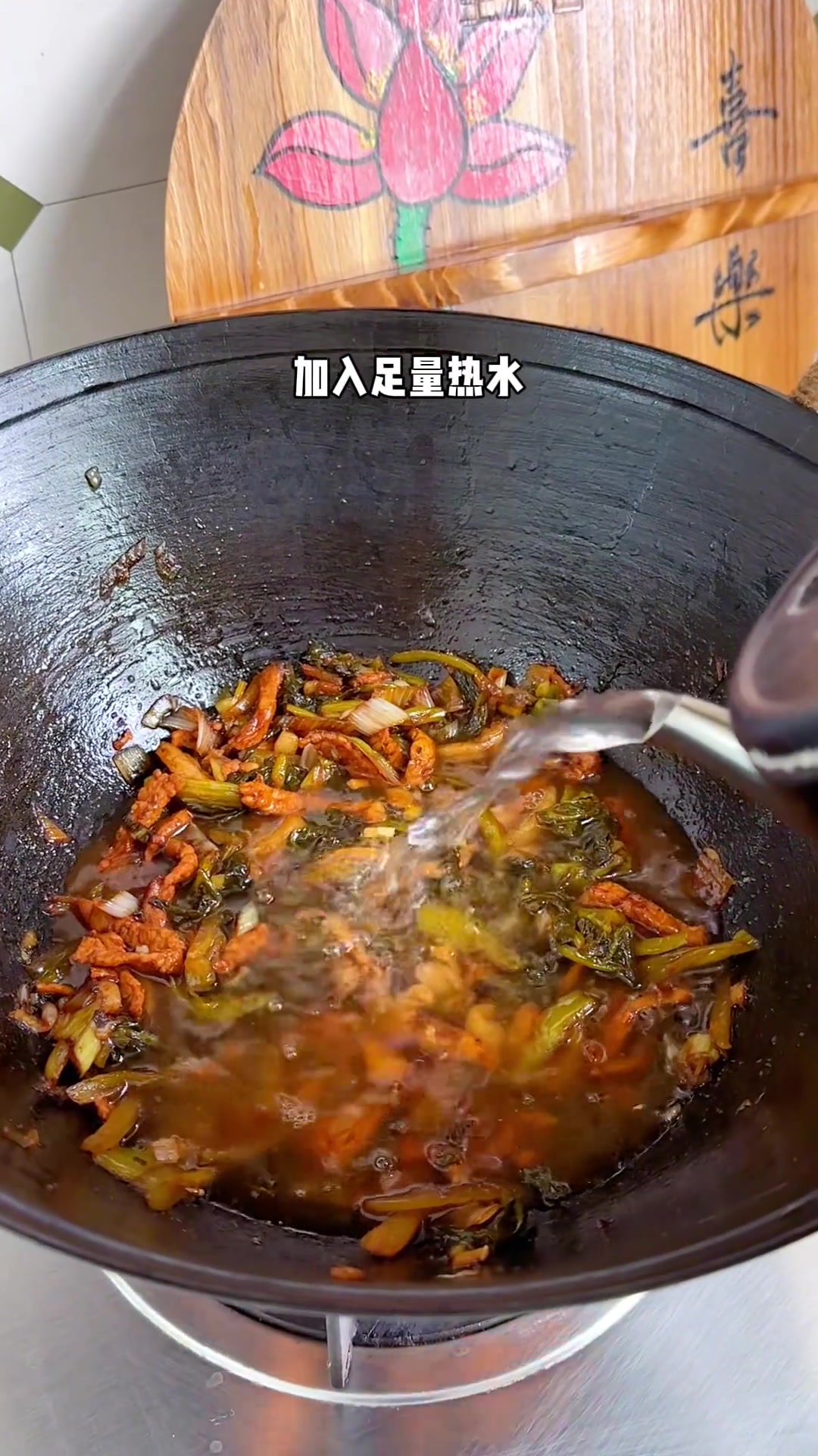 天冷了,谁能拒绝这碗鲜香酸辣的酸菜肉丝面呢
