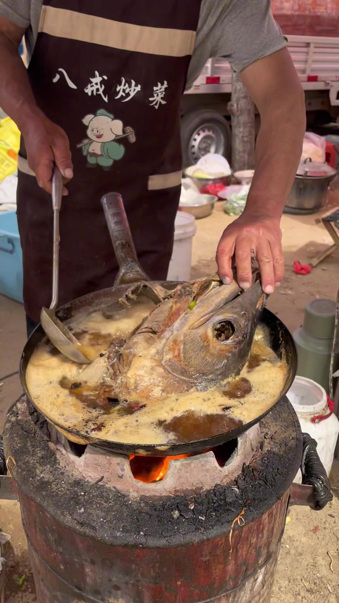 农村大集红烧金枪鱼头,味道真的太好吃了