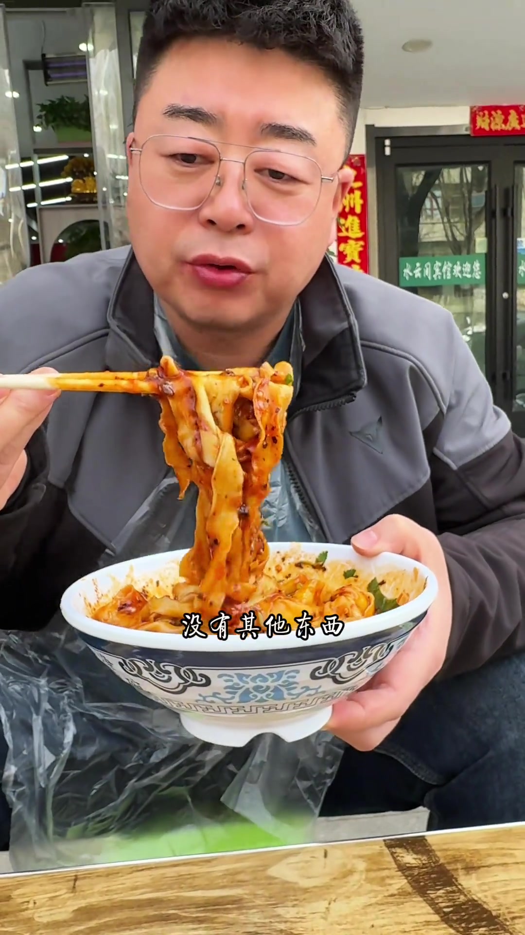 兰州牛肉面馆隐藏面食,炸酱面与酱牛肉夹馍,你尝过吗