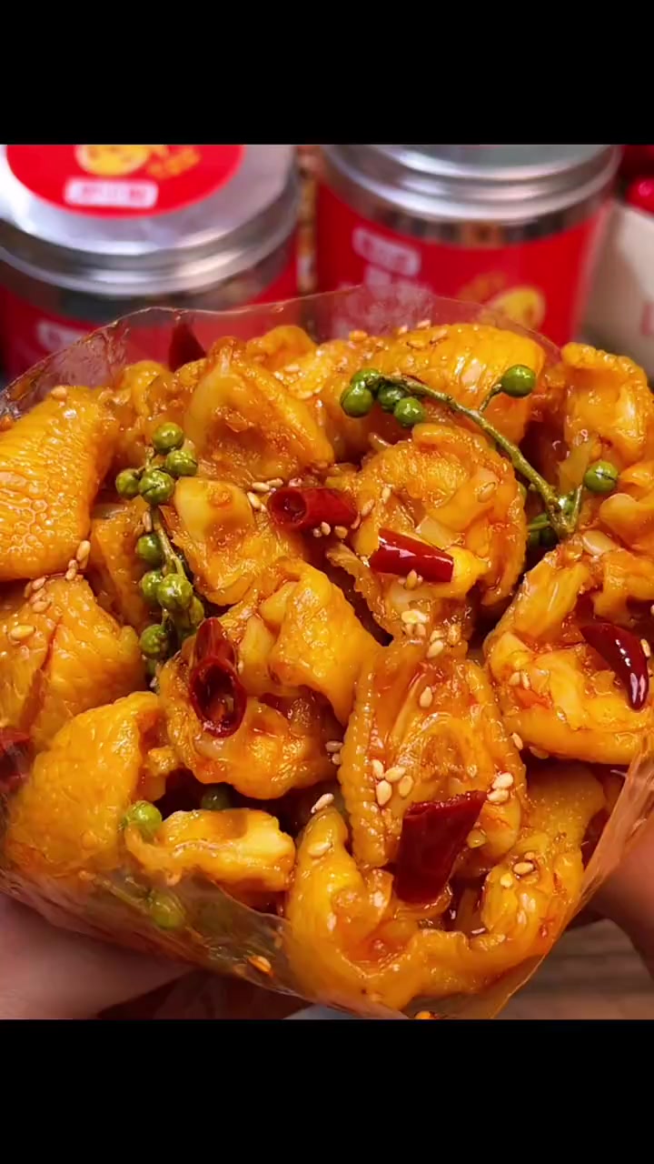比无骨鸡爪更好吃的就是这个藤椒鸡脚筋!藤椒麻辣筋脆爽口嘎吱嘎吱超过瘾!