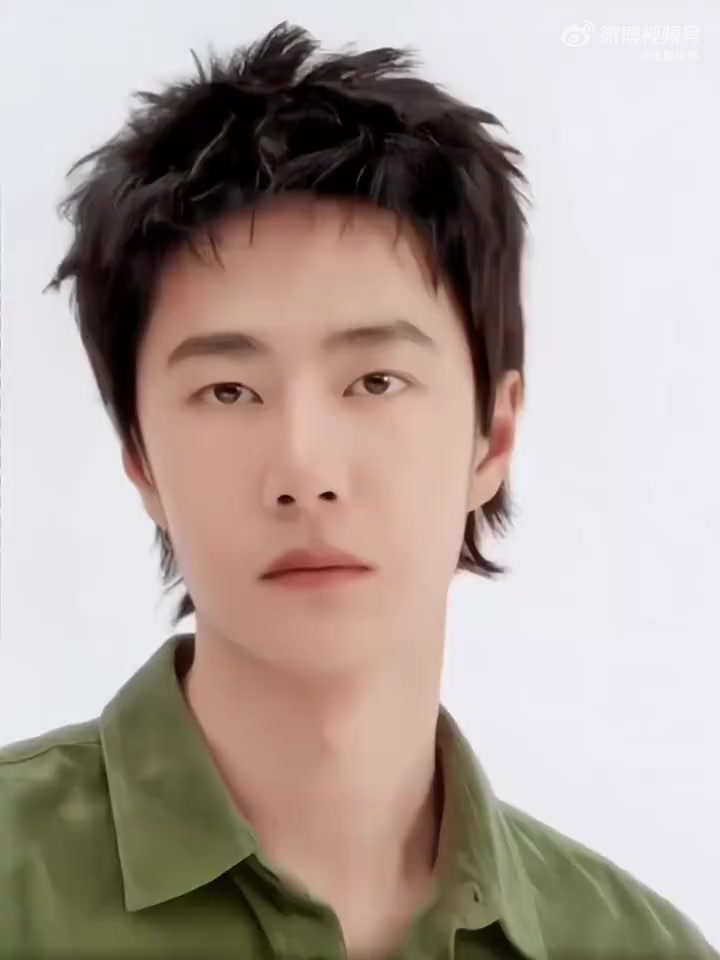 继续跟着王一博长见识,为代言拍个鳄鱼踢的广告,也能拿到法国户外传播大奖,再次印证了王一博是