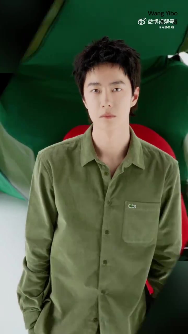 这个鳄鱼踢动作真的很考验身体柔韧度,不是什么人都能做到他这么完美的。就是觉得他敢于尝试敢于