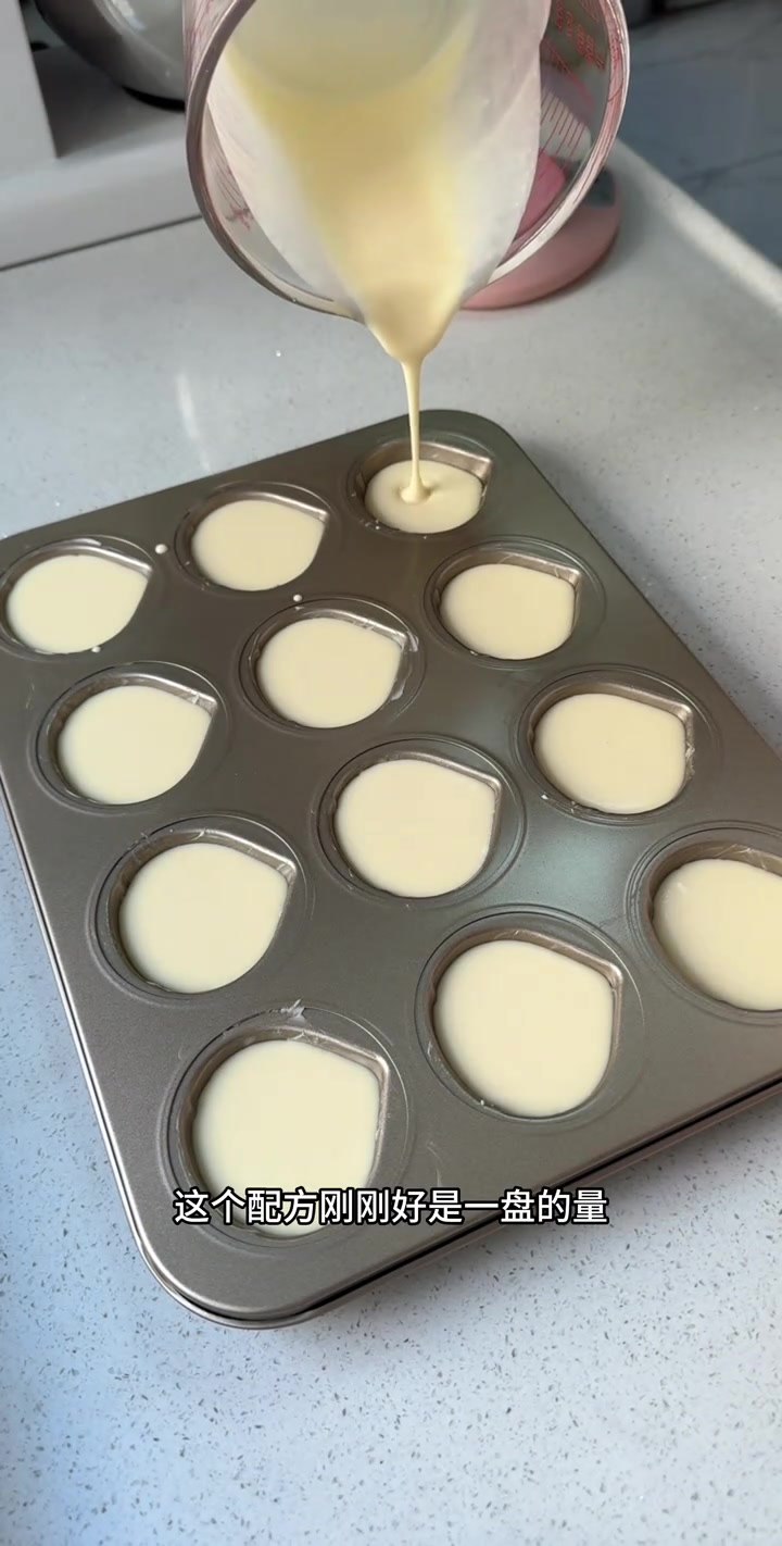 这是我用最成功的脆皮黄油年糕配方,大家可以放心去做,试用三次最满意的一个,第二天也是糯叽叽