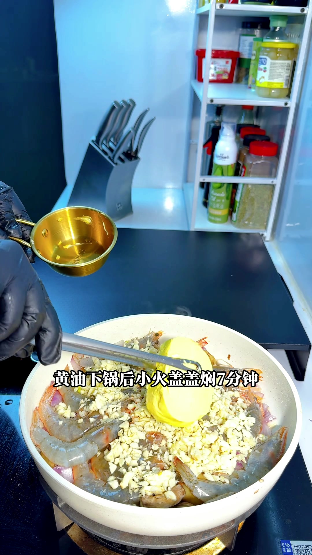 藏在虾壳里的巴黎,解密法式蒜香黄油虾的灵魂颤栗。