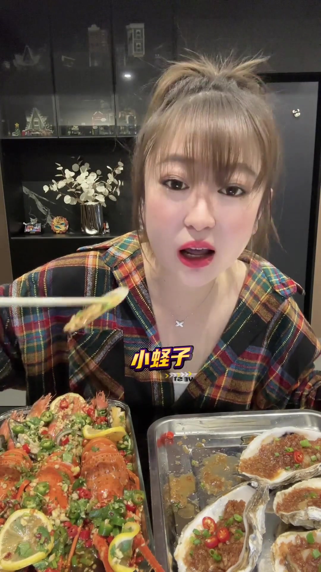 这么热的天烤8块钱一个的超大生蚝