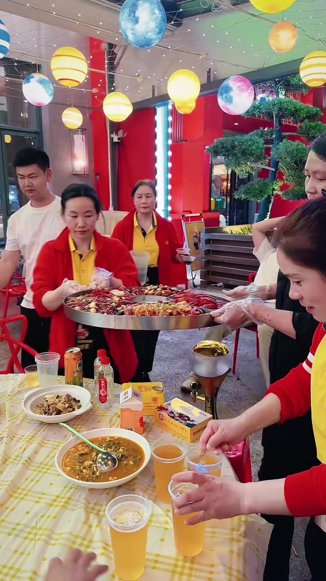 到潜江,三江哥二话不说,先安排一顿全虾宴,幸福感直接拉满