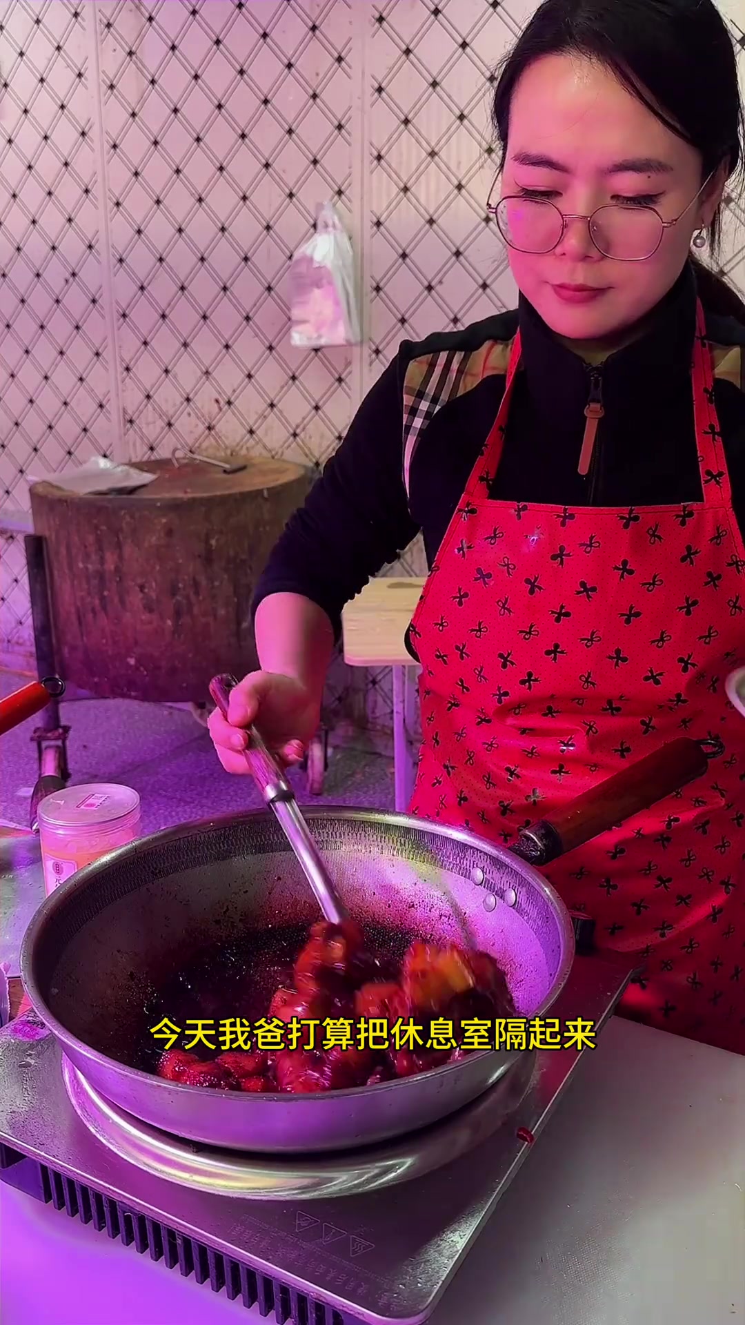 在猪肉店旁边,开家纯鲜肉烤肠店,可带肉加工