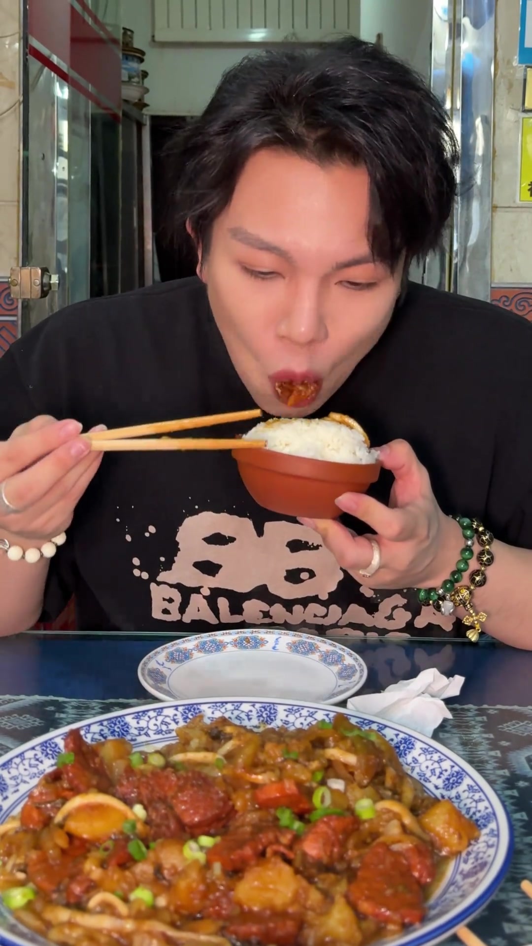 鄂尔多斯烩菜,来鄂尔多斯必吃的猪骨头烩酸菜,黑猪肉烩酸菜体验