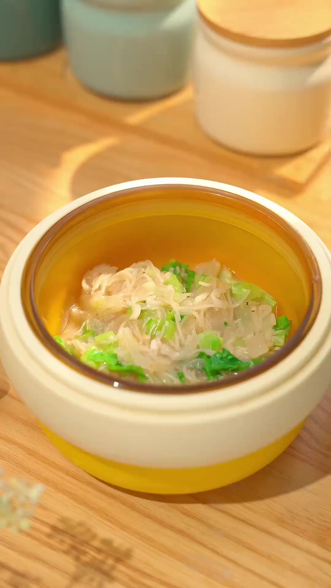 9月龄宝宝白萝卜鲜汤面 鲜香味美冬吃萝卜夏吃姜,这个季节的白萝卜胜过大鱼大肉,做成清甜鲜香