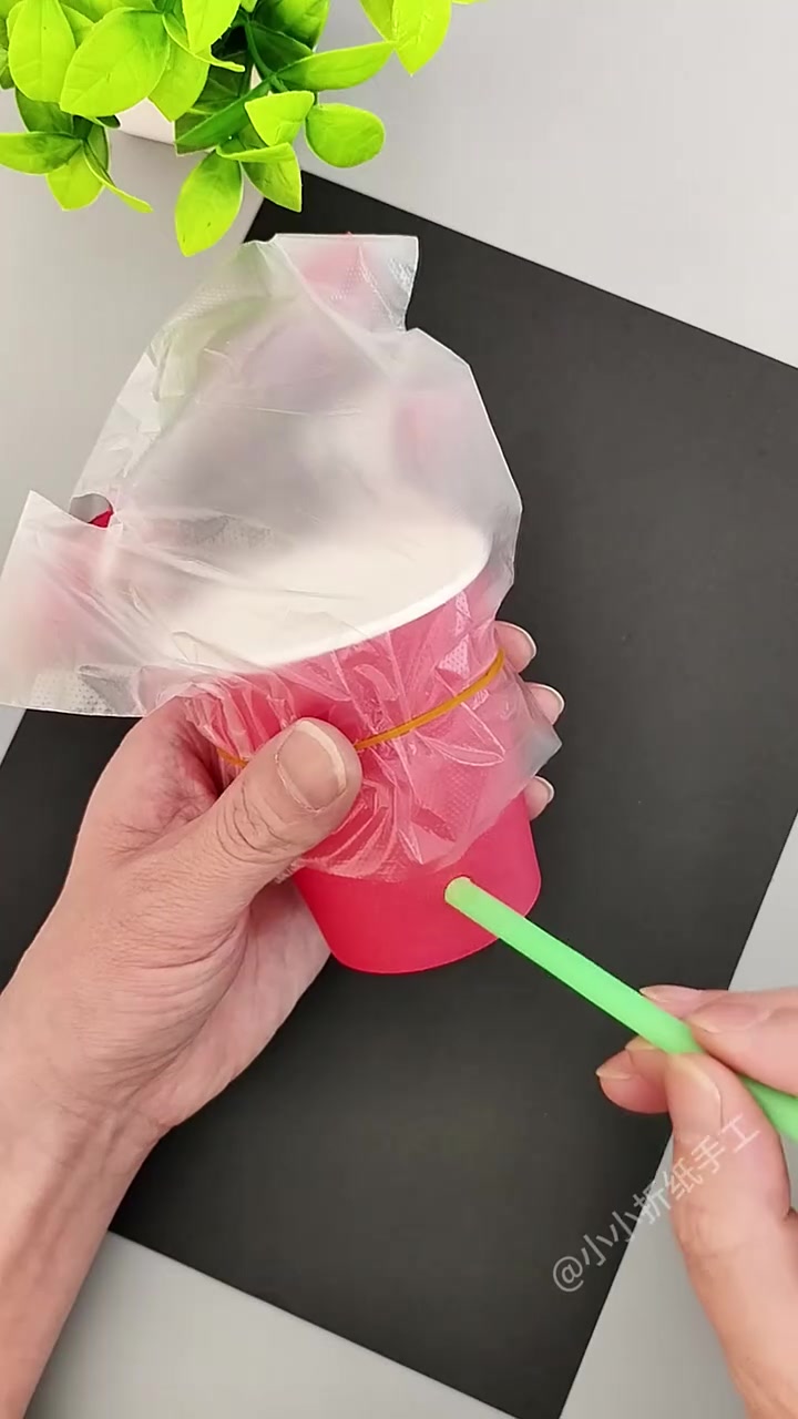 第103集|用纸杯和一次性手套做只大公鸡 手工制作  幼儿园手工