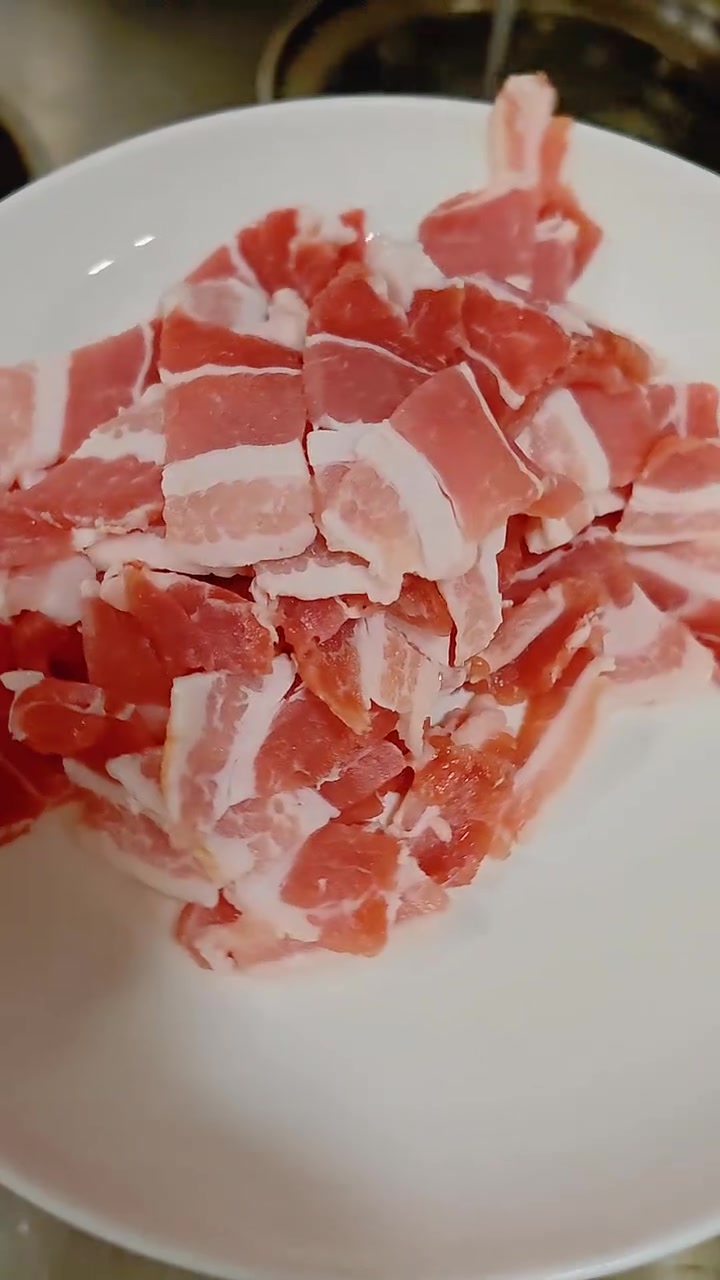 酸菜炖土豆 这道菜菜很多人没吃过 大家一起学一下 也很好吃哦 做法简单易学家人们都爱吃 汤