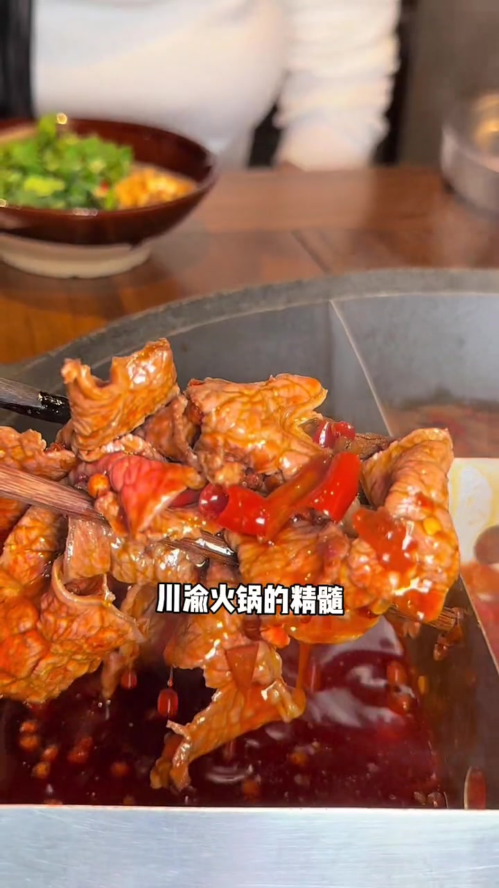 粉色系装修的火锅你吃过吗?小龙虾好吃,这家火锅更绝!