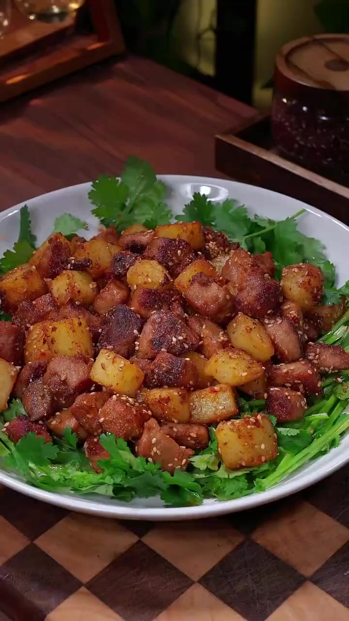 这样做的孜然肉粒,外焦里嫩,比淄博烧烤还好吃