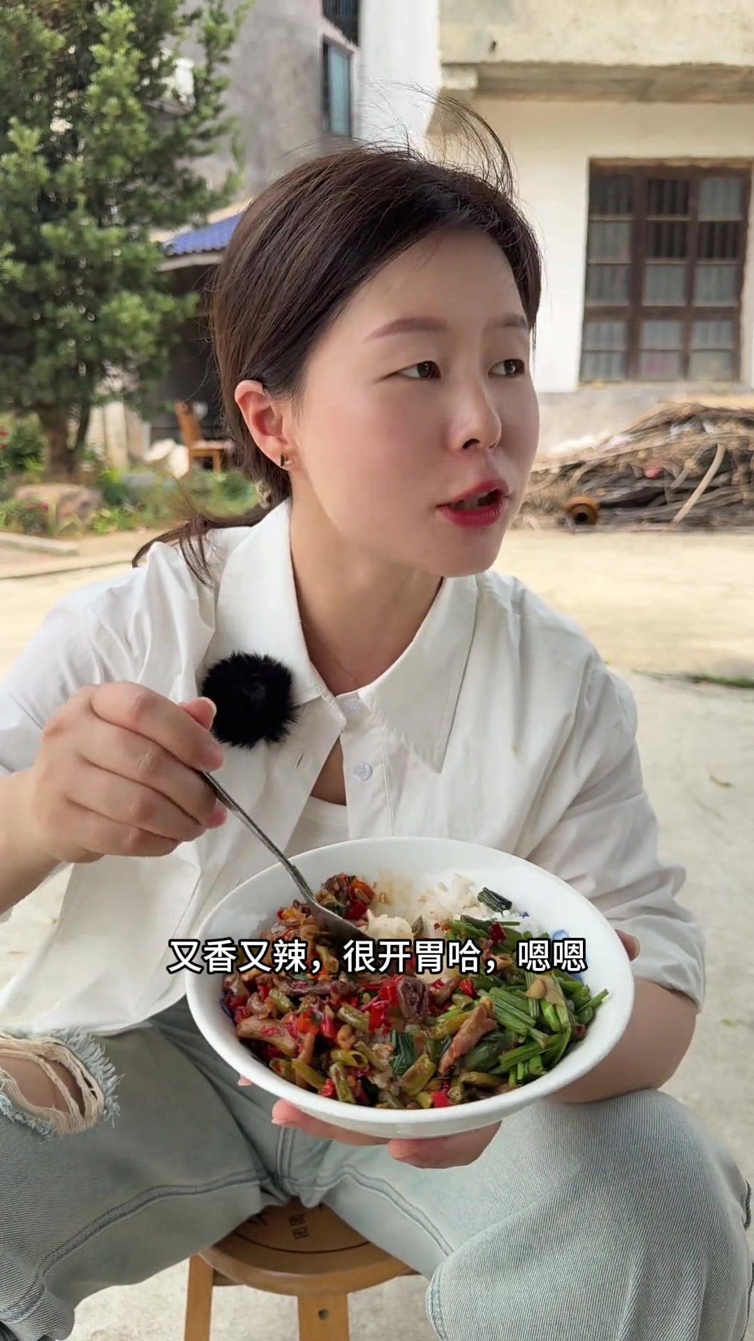 好久没吃酸辣鸡杂了，简简单单的盖码饭，又香又辣好开胃