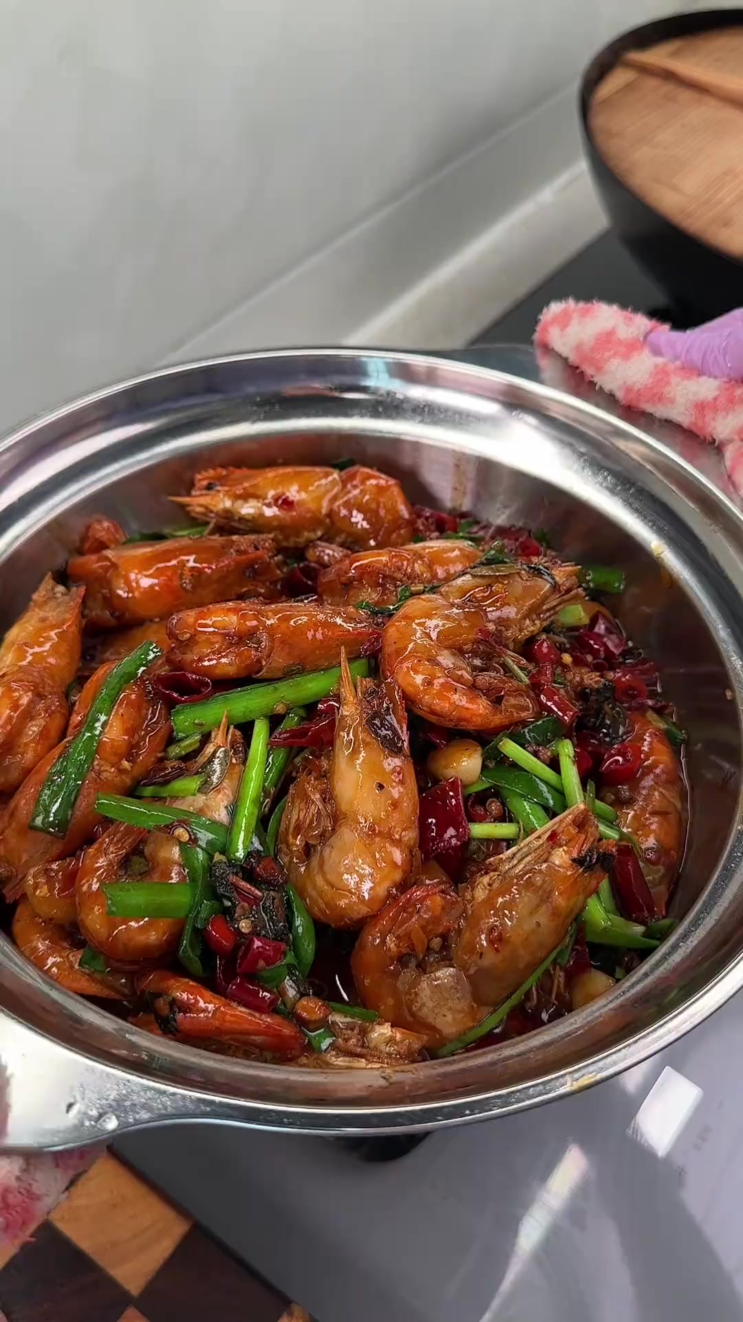 最好吃的罗氏虾做法,又香又辣贼入味,夏天必备美味