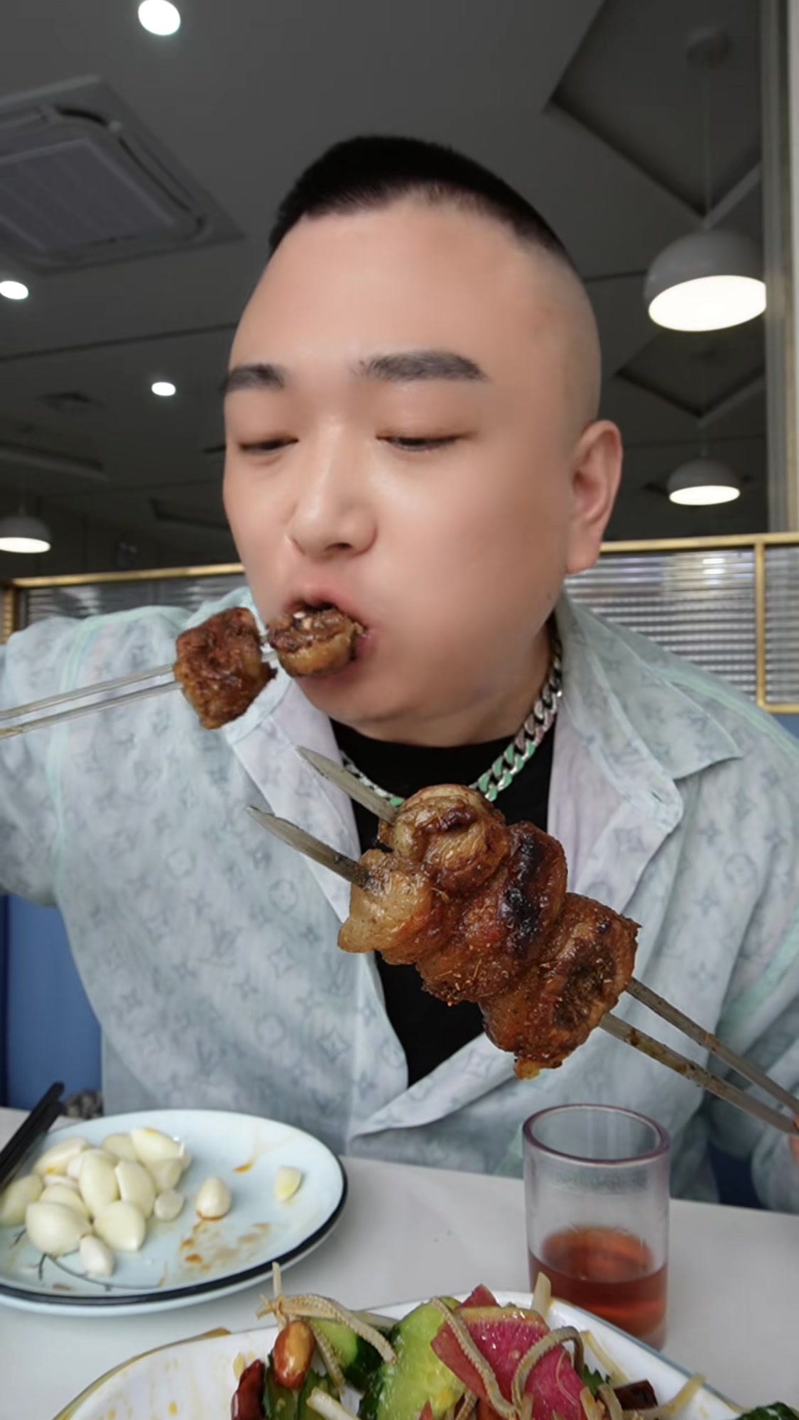 兰州牛肉面,羊肉串与大腰子的美味盛宴