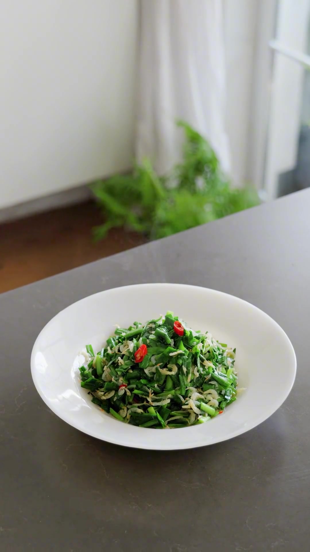 韭菜炒虾皮,家里每次做都吃光光,嘎嘎下饭食材