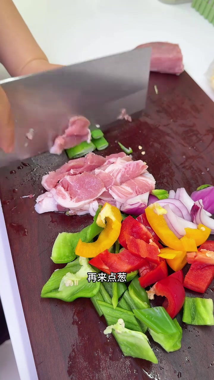 美好的一天从早餐开始,家里有老有小的早餐看你们有能借鉴的吗!今早给小侄女带的饭装盒又拿回来