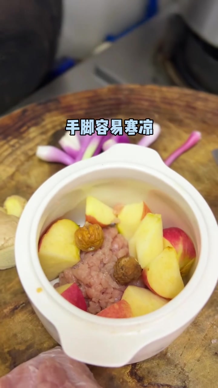 你们知道喝汤的秘诀吗,体虚喝补汤。上火喝下火汤,滋补汤早上喝,下火汤晚上喝,但是你已经火到