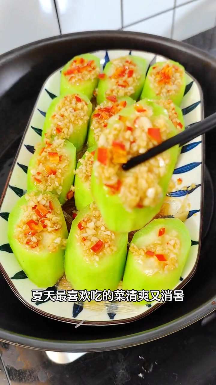 蒜蓉粉丝蒸丝瓜,夏天简单又好吃的菜