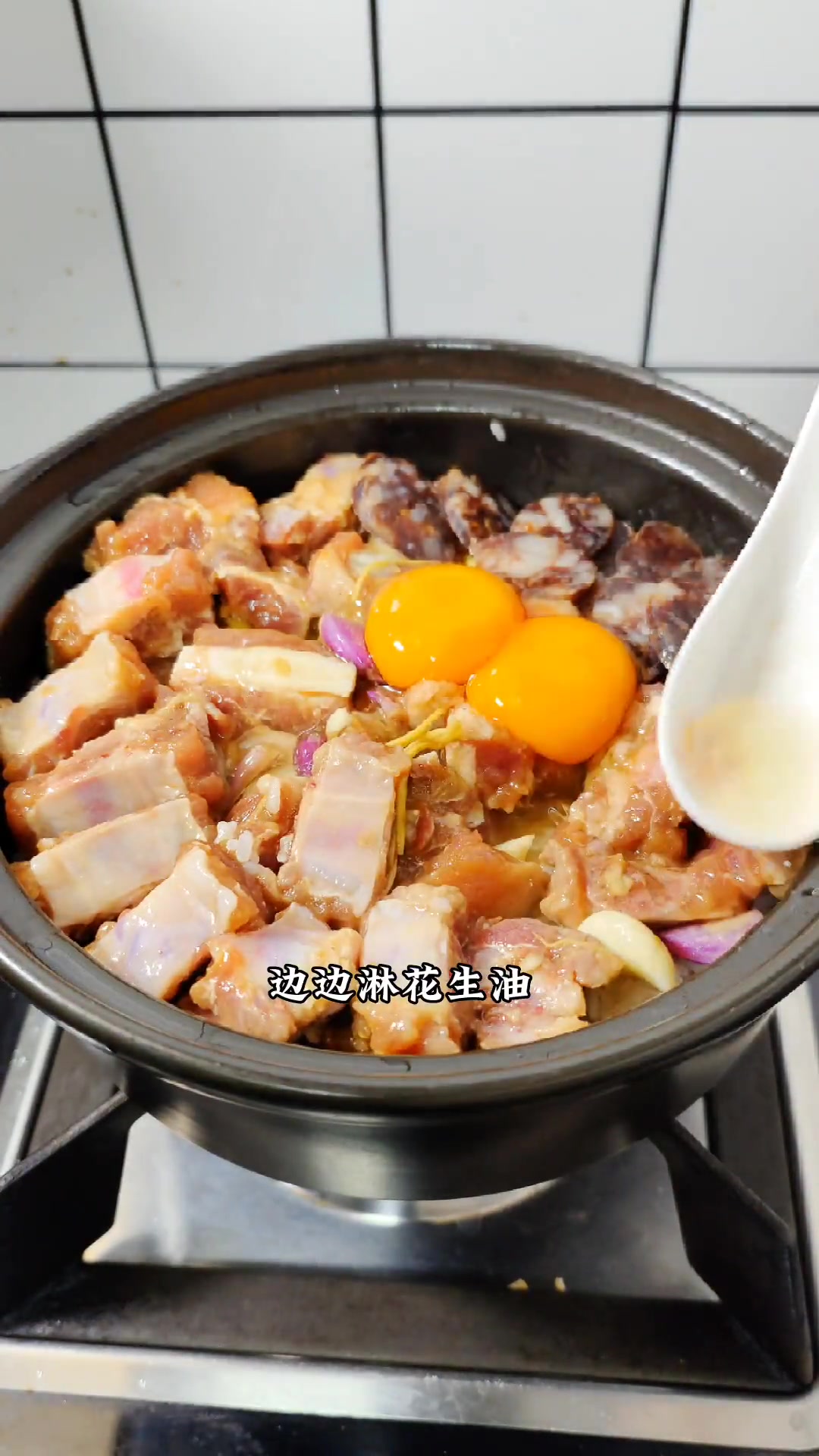 我家女儿又开始馋我做的排骨煲仔饭了