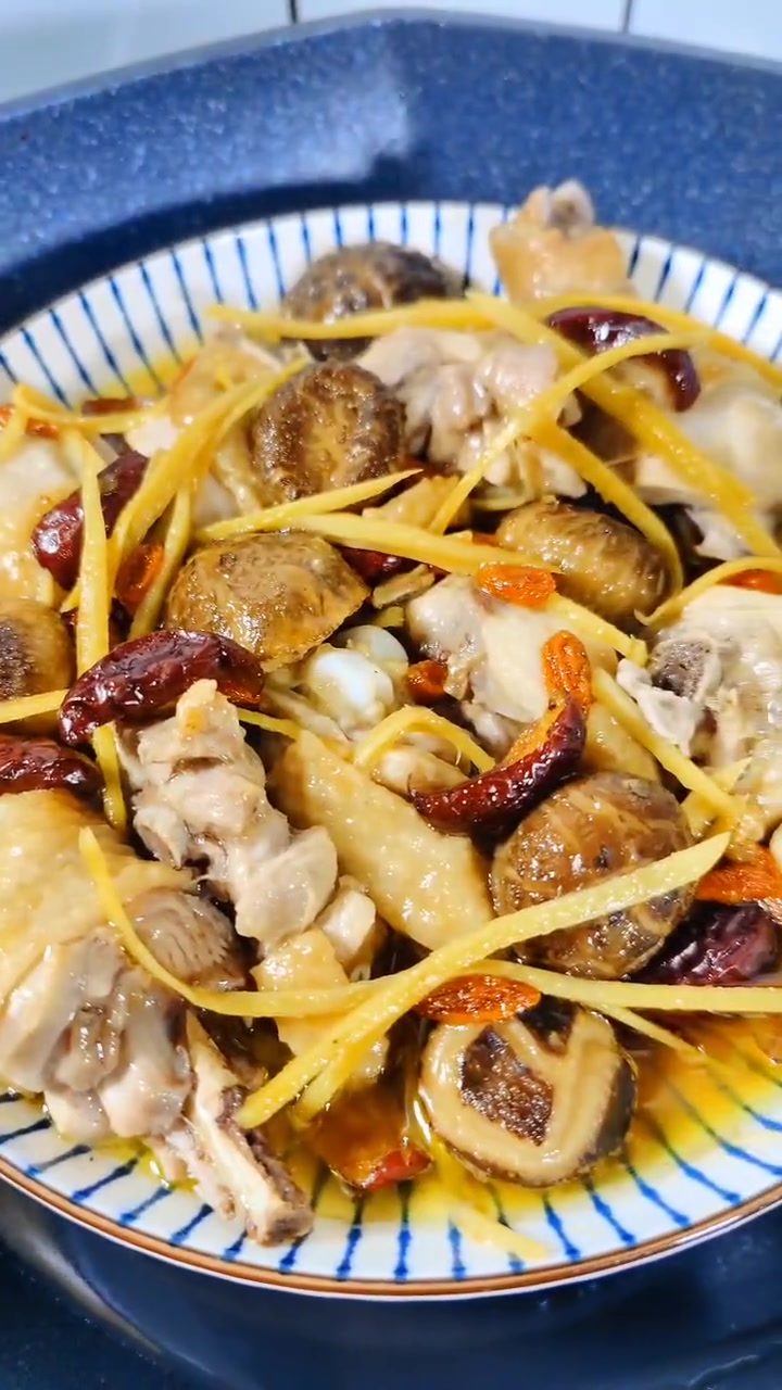广东人每年吃掉30亿只鸡,有一半被拿来做冬菇滑鸡