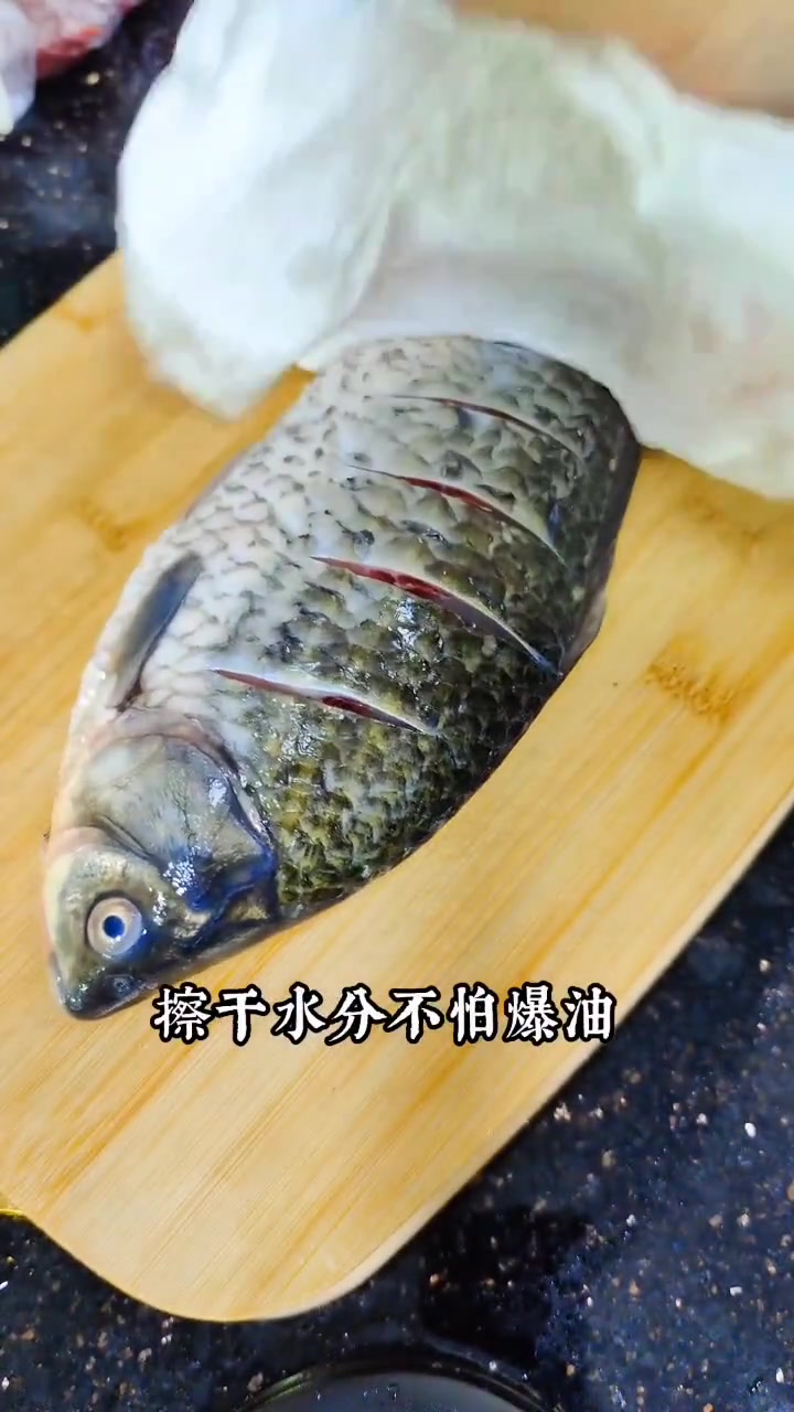 豆腐鲫鱼汤,孕妇孩子老人都可以喝的汤,一鱼两吃,营养满分