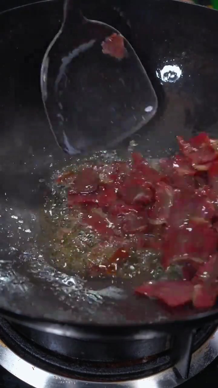 腊牛肉是一道著名的湘菜,香辣好吃下饭