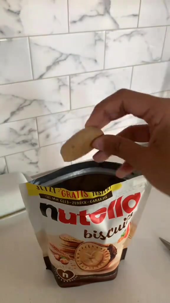 费列罗榛子巧克力饼干,真的超喜欢啊……