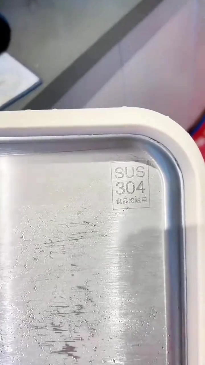 这么热的天,有这个炒冰机自己在家就可以做冰淇淋跟酸奶炒冰啦!孩子吃卫生又健康!