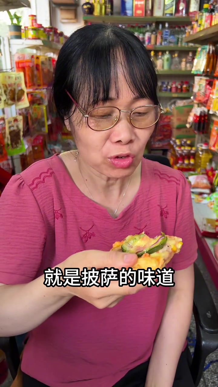 没想到用两个馒头就能做出孩子们爱吃的披萨,今天在家做了一下,做法太简单了,赶紧给大家分享出