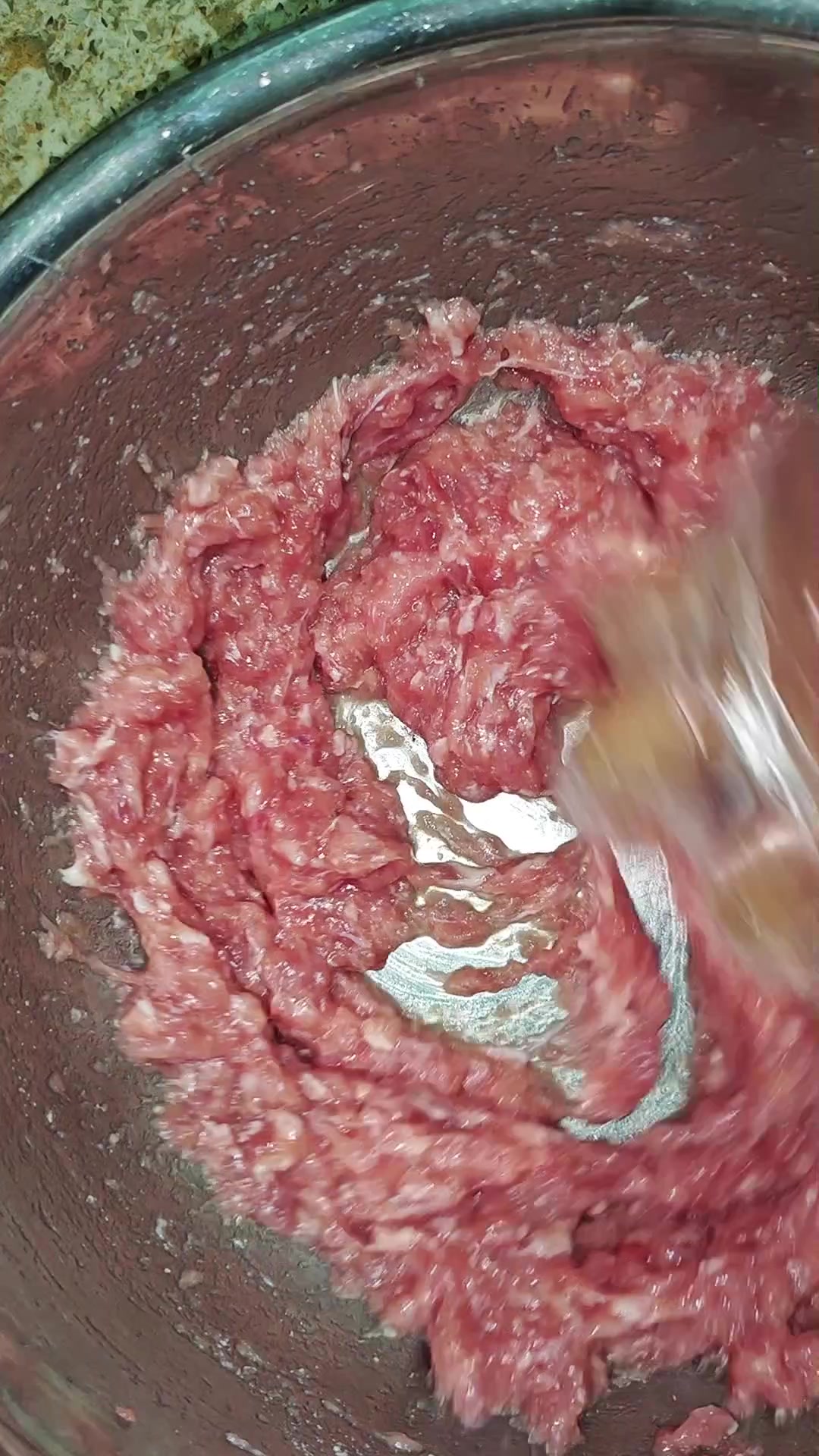 一斤饺子馅加多少水好?