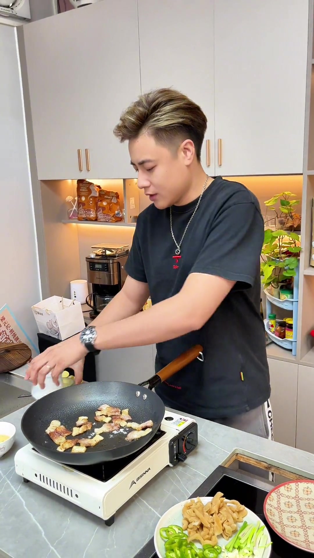 五花肉炒牛奶萝卜糕,南方美食超赞!