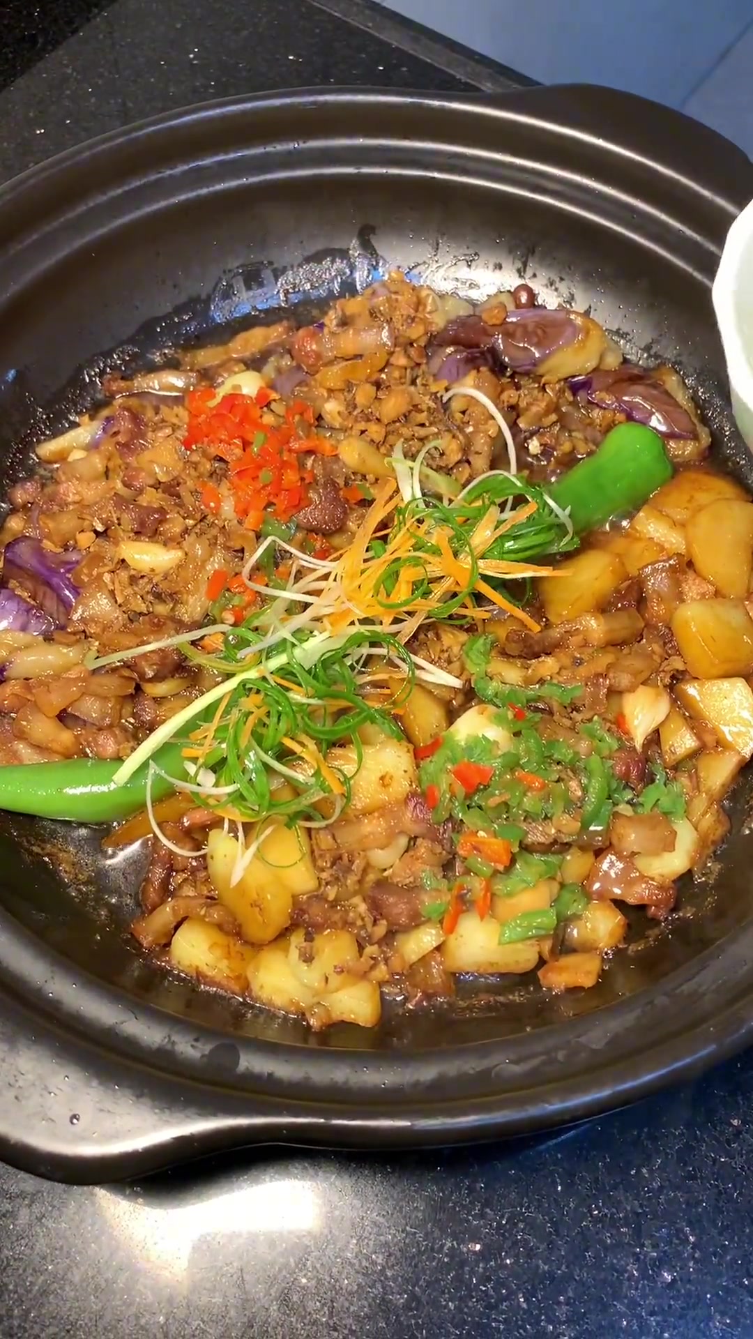 创新菜巴浪鱼茄子煲,有鱼有肉咸香开胃,增进食欲