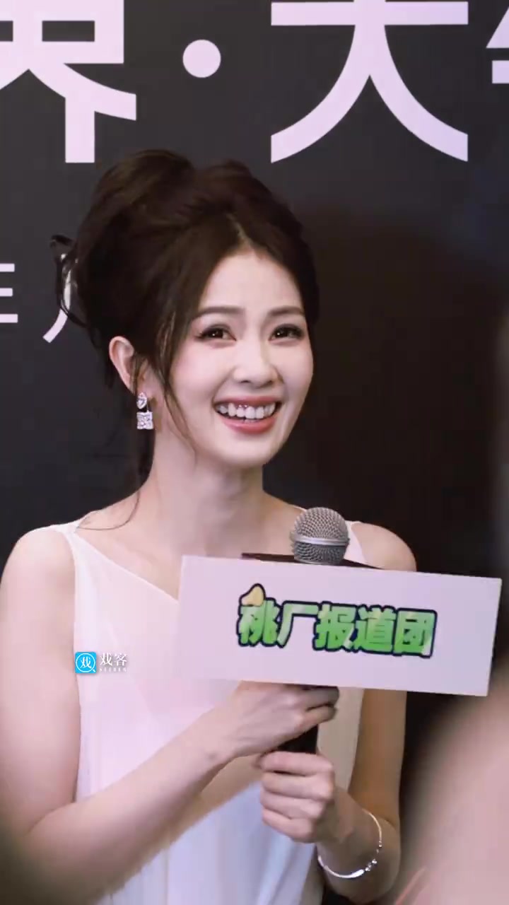 「戏客现场」白鹿模仿马丽老师尖叫之夜的时候著名上班困倦表情包说这是自己最喜欢用的一个表情包