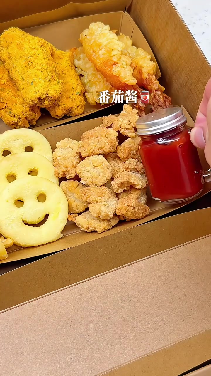 中国男人沉浸式给女友做巨无霸汉堡便当