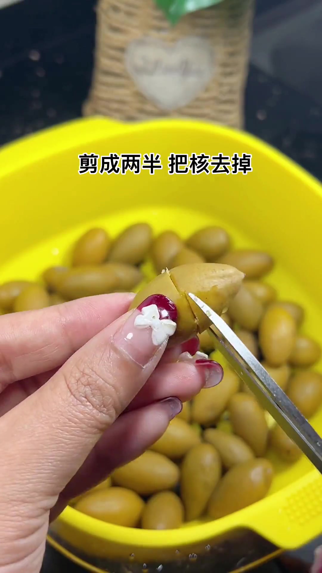 自制家庭版潮汕橄榄菜教程来了,味道咸香醇厚,真的特别好吃