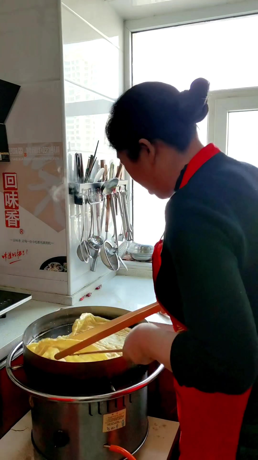 95后小伙靠它买车买房娶媳妇!酱香饼早餐小吃技术培训,0基础学