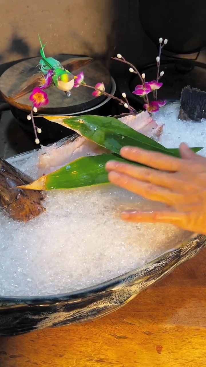 总要尝一尝只有一次和无数次的鱼生吧!今天要使用的食材是“笋壳鱼”在东南亚那边被誉为淡水鱼之