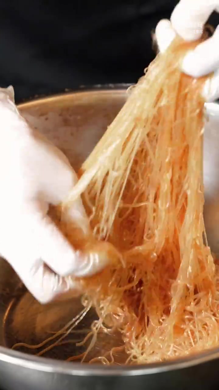 「一口沦陷!这道砂锅焗粉丝太绝了「馋嘴」」挖到超绝美食!这道砂锅焗粉丝做法简单,美味却不简