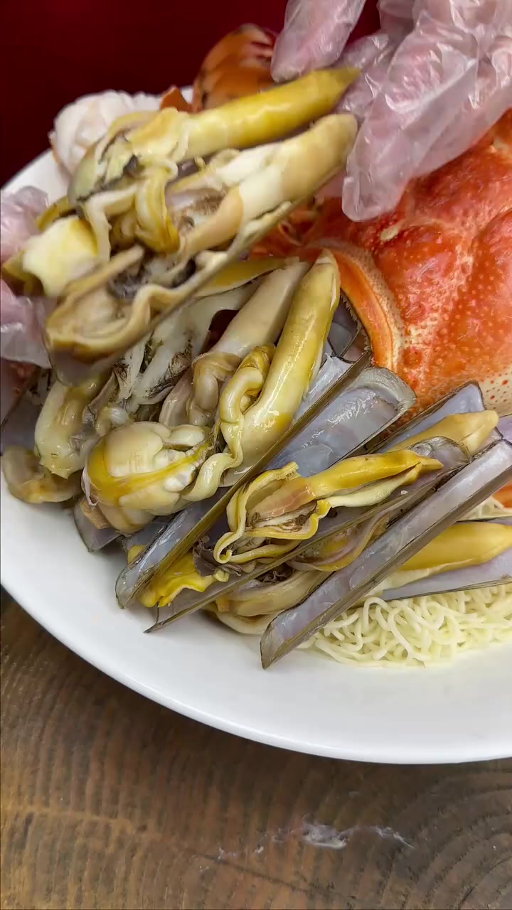 没有什么事是一碗龙虾沙茶面解决不了的