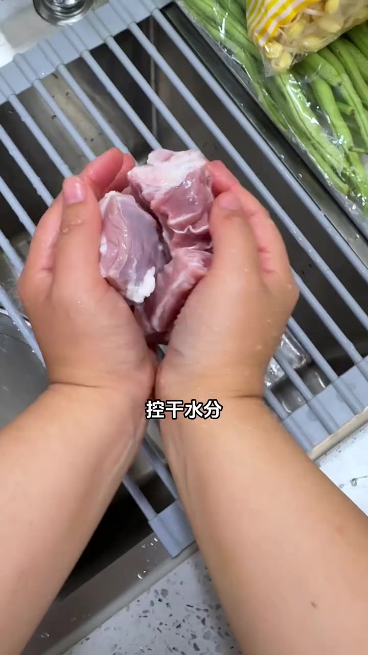 老公下班点菜|排骨焖面、干锅菜花、菠菜拌粉丝、西红柿鸡蛋汤