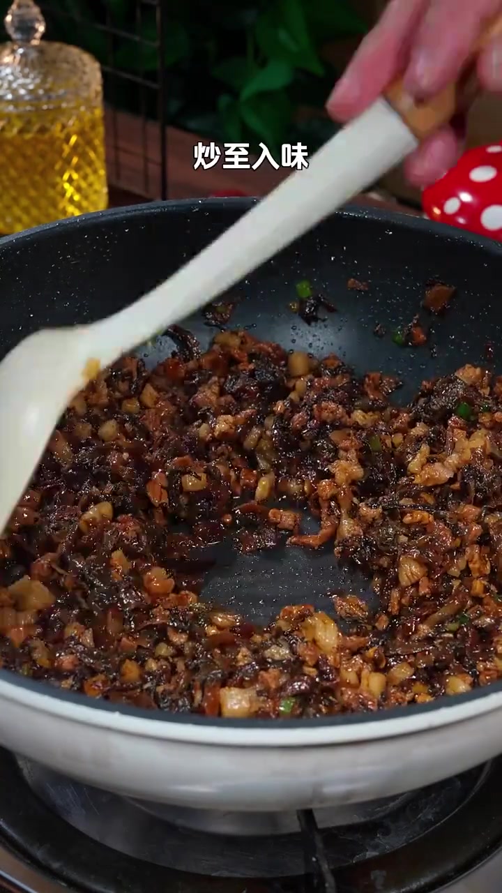 每次做这个梅干菜包子,家里人都非常喜欢