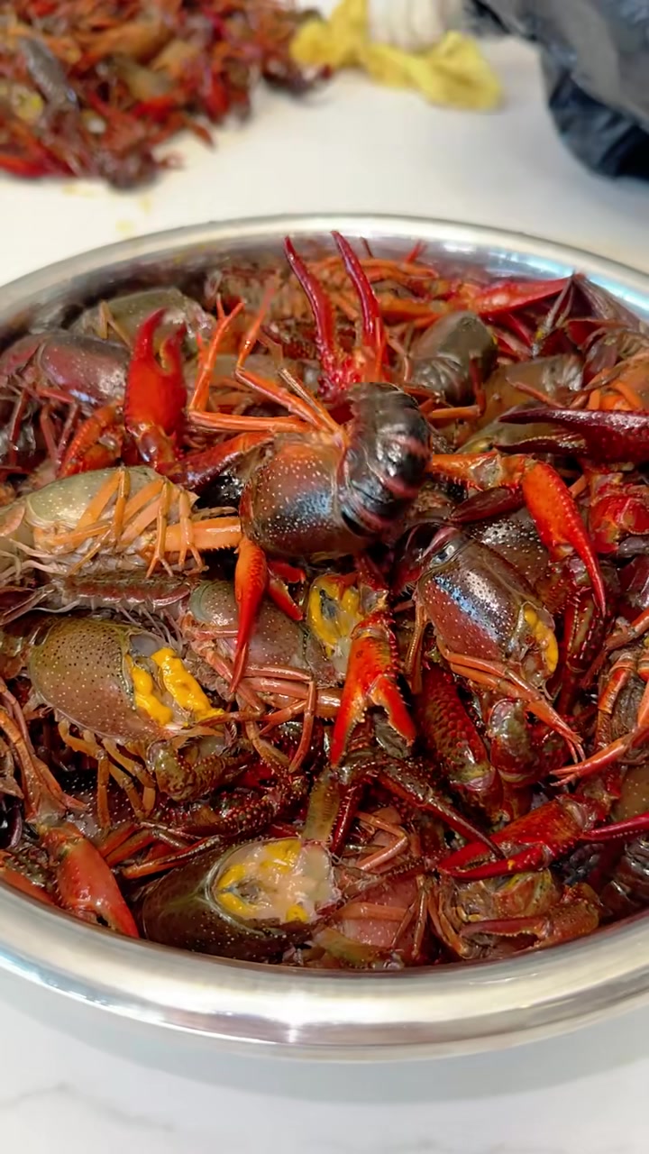 婆婆辛苦了大半辈子,接下来想吃什么就吃什么,今天给她安排10斤小龙虾