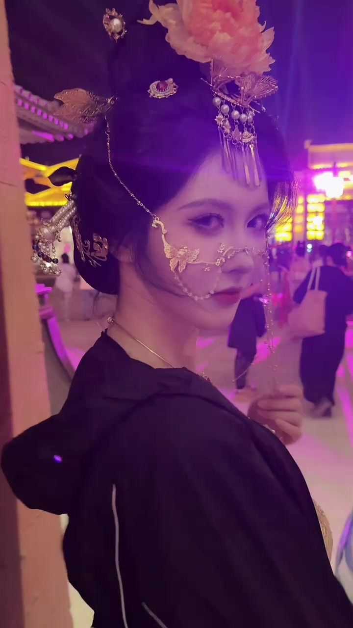 乌猪猪你旁边的纸鱼好好看